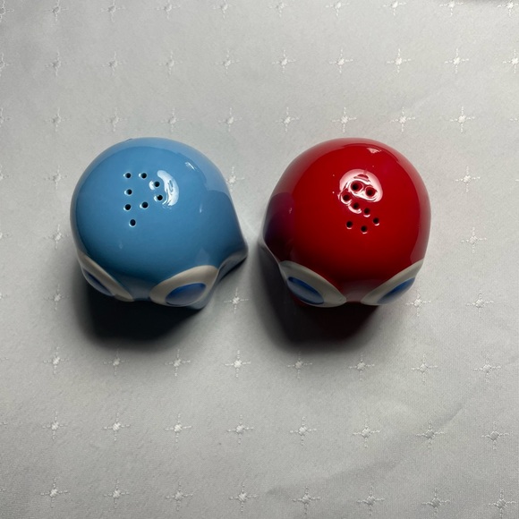 Pac-Man Salt & Pepper Shakers - Picture 4 of 4